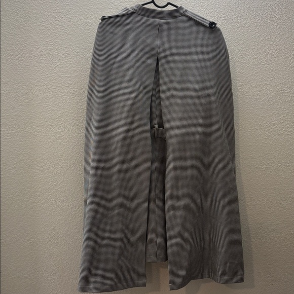 Elegant Women's Checked Cape Jacket dress - Picture 8 of 8